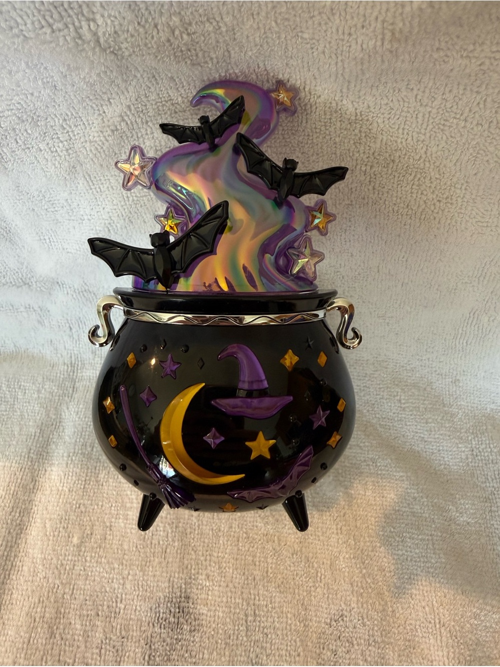NWT
Bath and body works Encrusted Cauldron Nightlight Wallflowers Fragrance Plug